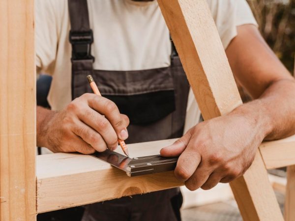 Manutenção de ferramentas: como usar o esquadro de carpinteiro e a fita Valsiva