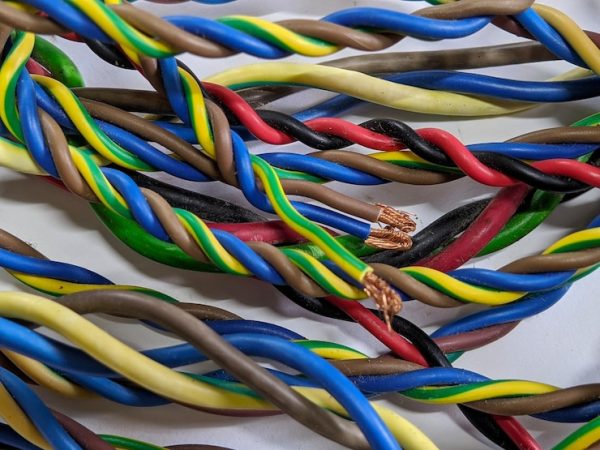 Fios e cabos elétricos: entenda as diferenças e faça a escolha certa
