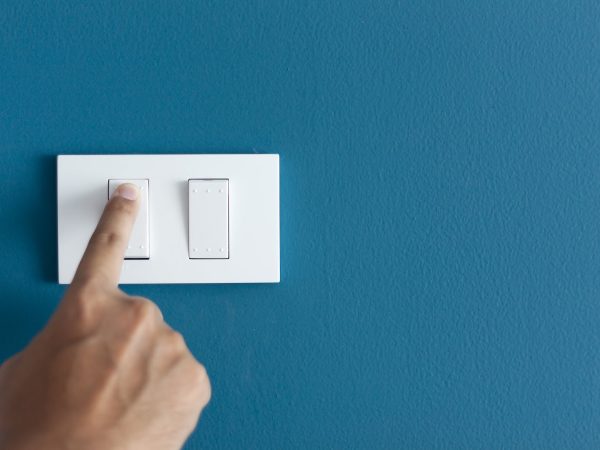 Interrompa com Simplicidade: Interruptores de Luz e Tomadas