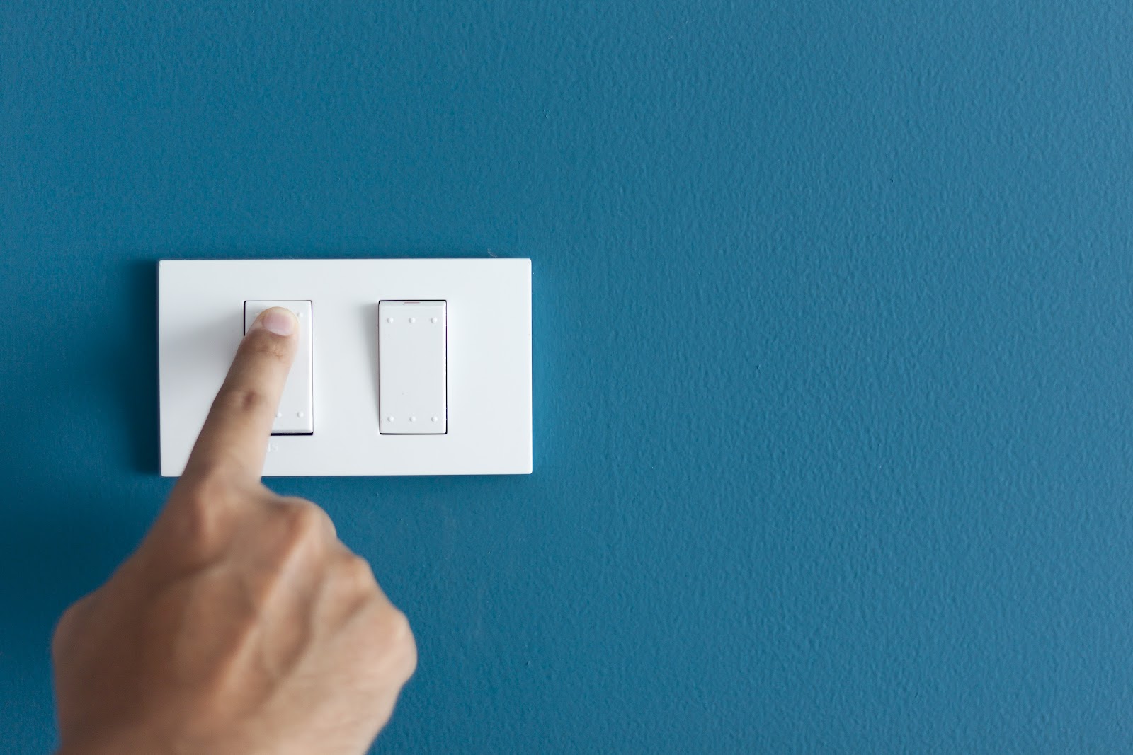 Interrompa com Simplicidade: Interruptores de Luz e Tomadas