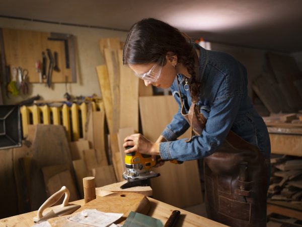 Eletrosserra e Esmerilhadeira: Ferramentas Elétricas Indispensáveis