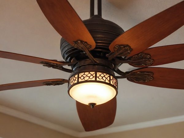 Ventiladores de Teto: Controle e Peças de Reposição