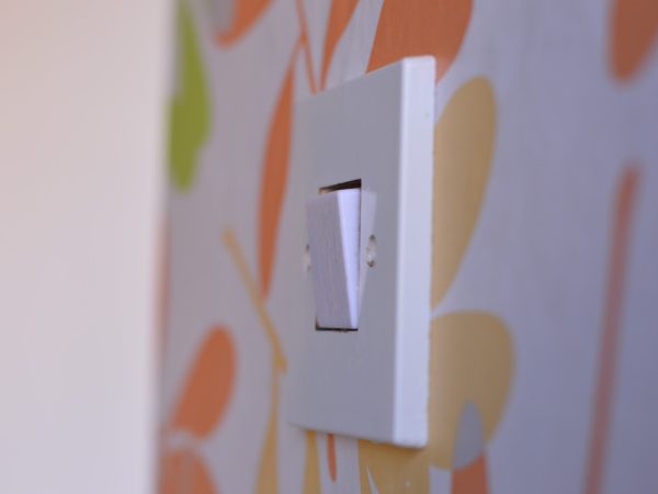 Tomadas e Interruptores: Eficiência em Instalações Elétricas